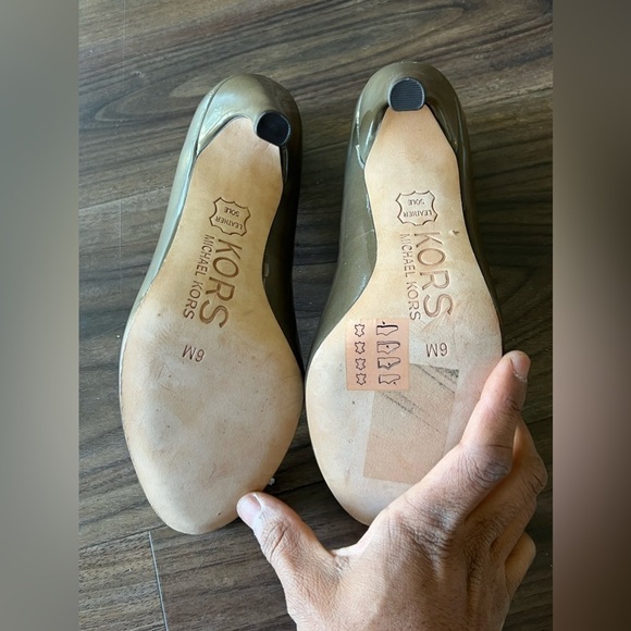 Michael Kors Patent Leather 5-Inch Round Toe Heel - Picture 3 of 10